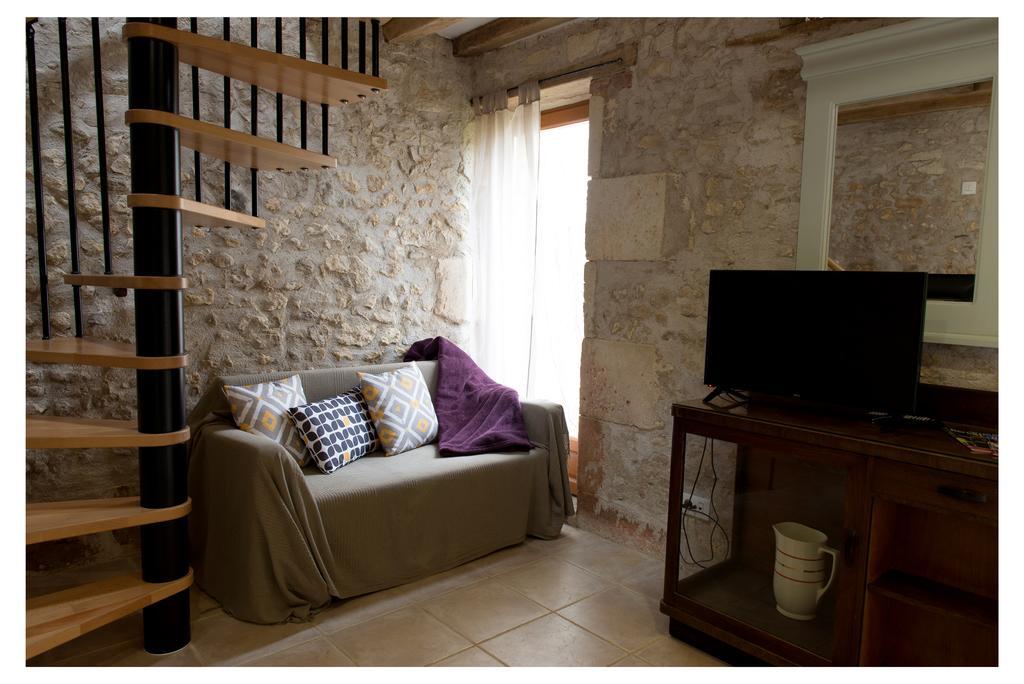 Domaine De La Grange Aux Dimes Villa Feux Екстериор снимка